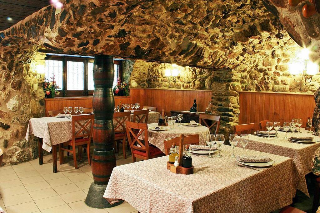 Hotel-Restaurante La Quadra Maçanet de Cabrenys المظهر الخارجي الصورة